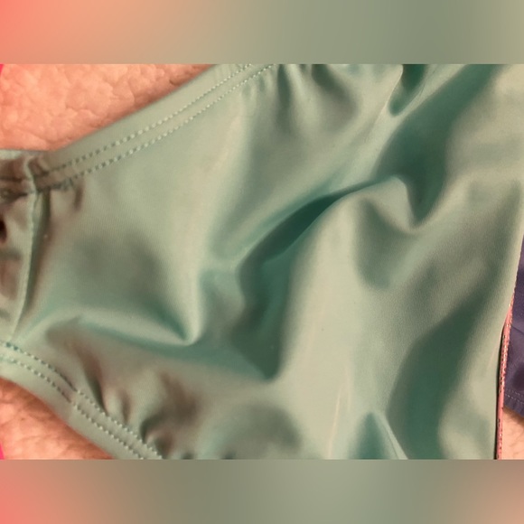 3 almost new swimsuit. XS 4/5. Absolutely NO PILLING rips stains or pulls. - Picture 4 of 4